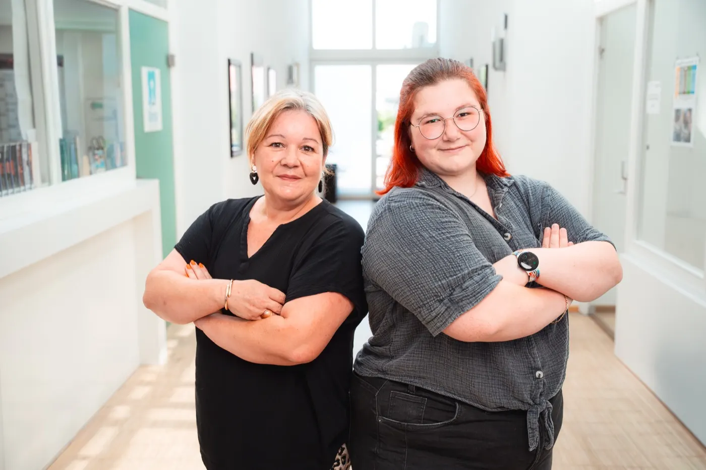 Zwei Mitarbeiterinnen von Starlab Dental